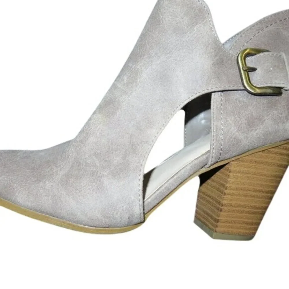 Fergalicious by Fergie Palmer Micro Suede Buckle Ankle Chelsea Boots Booties 9.5